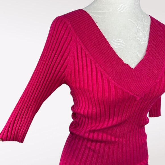 Hot Pink Ribbed V-Neck Sweater Y2K Fit City Streets Size Medium - Picture 7 of 8